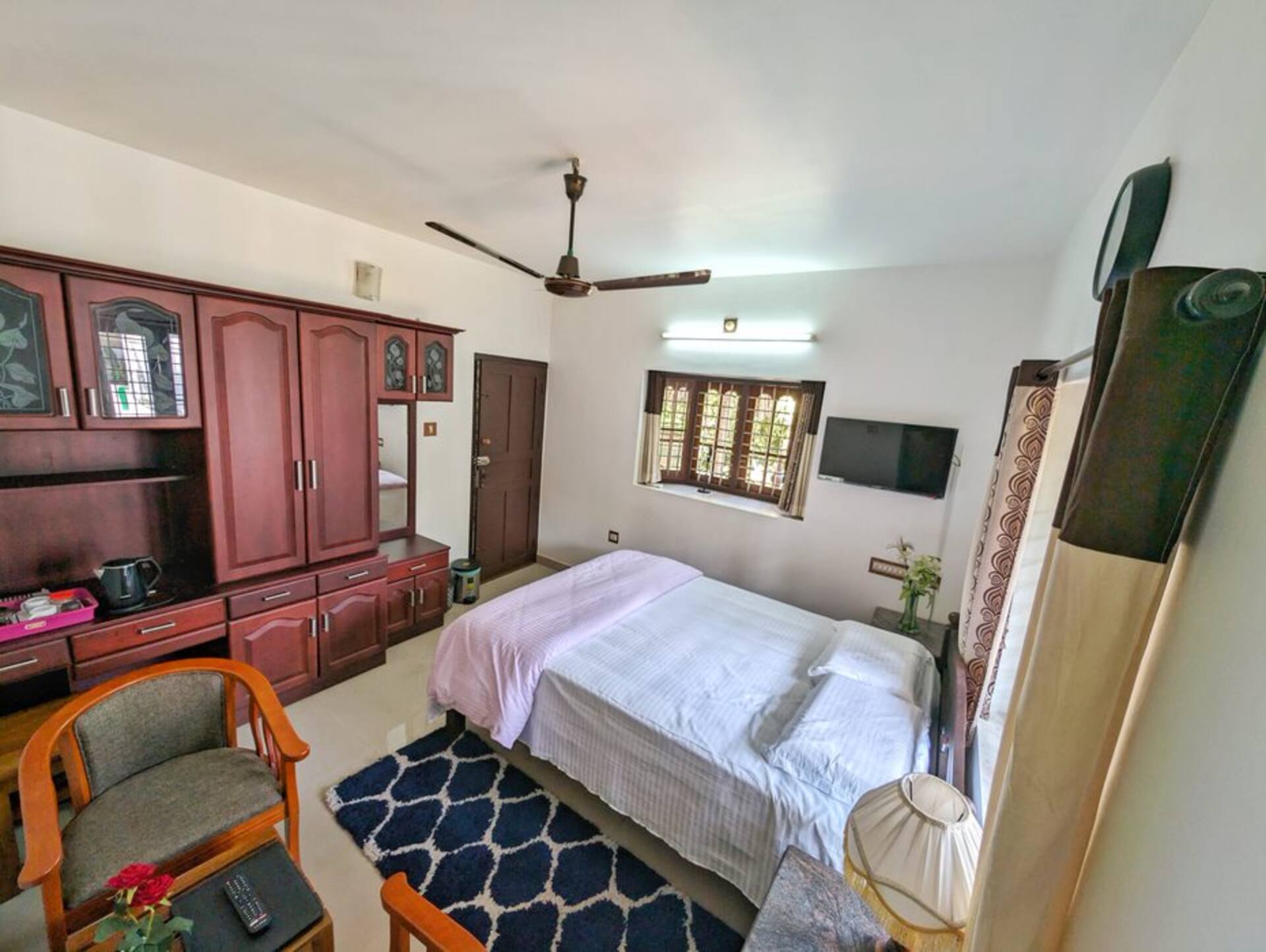 Sapphire Room, wardrobe
